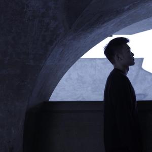 两个肥奶被揉出奶水
